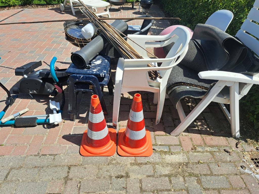2x verkeerskegels / pionnen, Doe-het-zelf en Verbouw, Overige Doe-het-zelf en Verbouw, Ophalen of Verzenden, Gebruikt