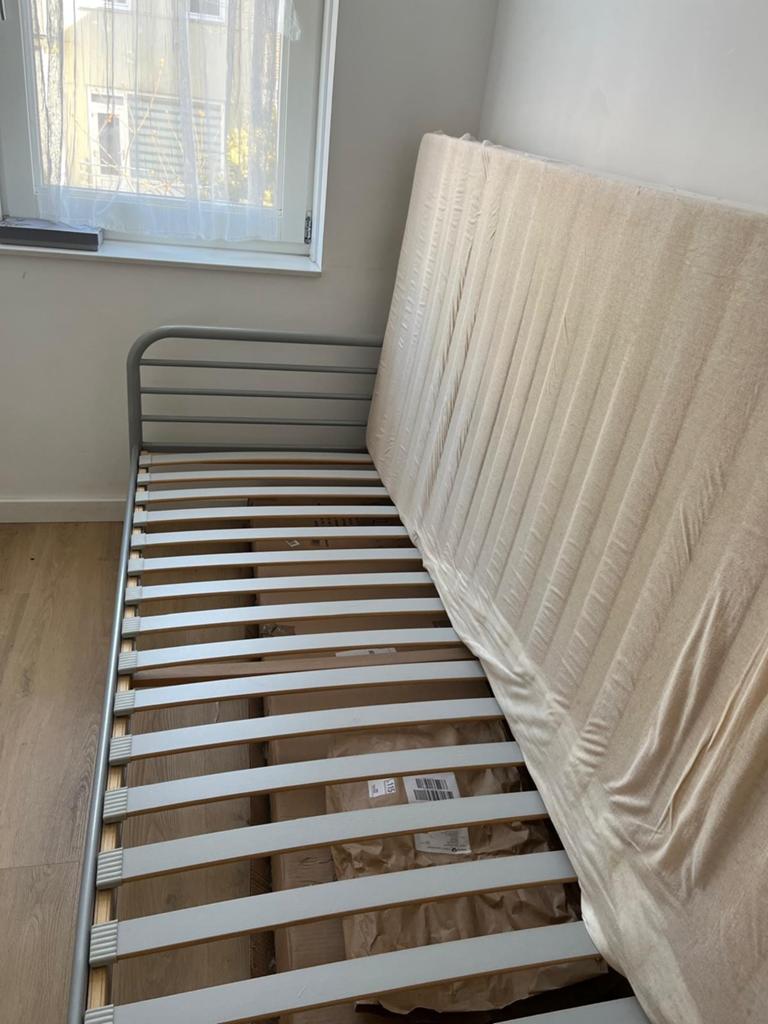 Te koop  één persoonsbed., Gebruikt, 90 cm, Eenpersoons, Wit