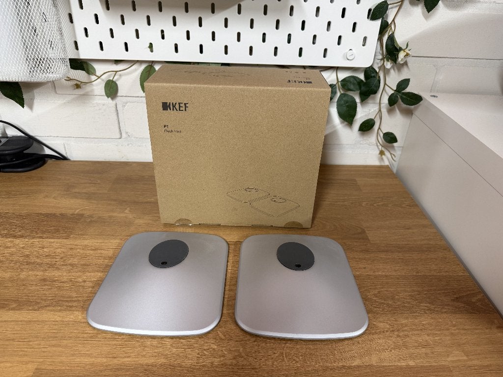 KEF P1 Desk Pad set zilver - voor KEF LSX II, Audio, Tv en Foto, Overige typen, Ophalen of Verzenden, Zo goed als nieuw, KEF
