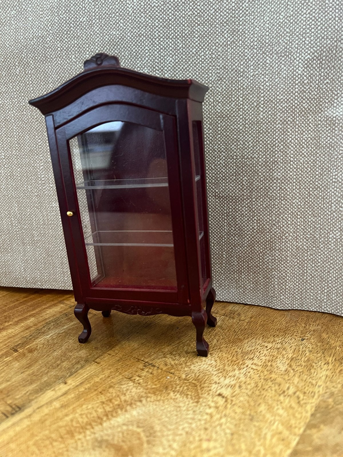 Poppenhuis vitrinekast 1:12 - Miniatuur meubel, Ophalen of Verzenden, Gebruikt, Decoratie