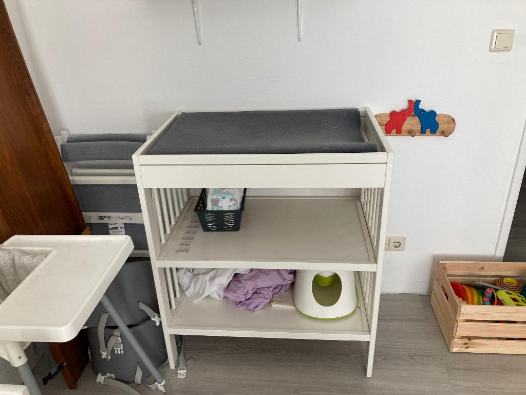 Babybed en commode, Kinderen en Baby's, Kinderkamer | Complete kinderkamers, Ophalen, Gebruikt, Jongetje of Meisje