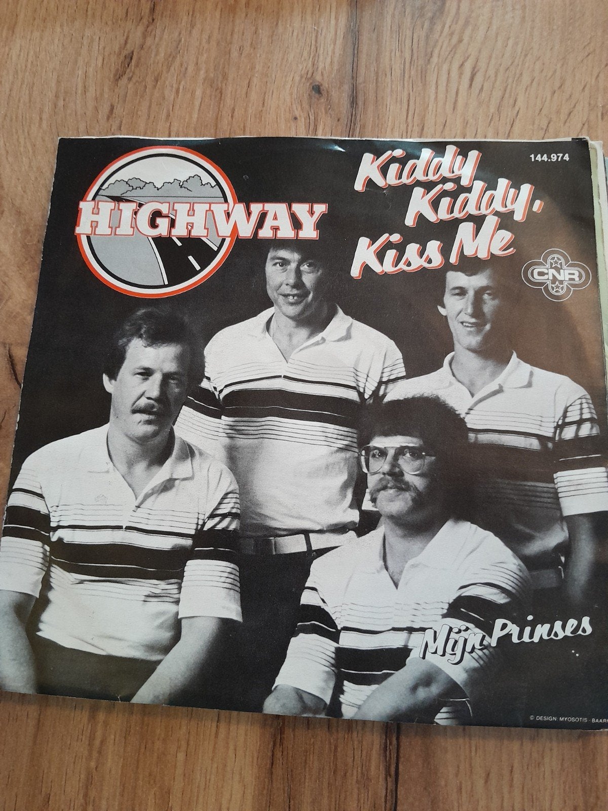 Highway 7inch kiddy kiddy kiss me, Ophalen of Verzenden, Zo goed als nieuw, Nederlandstalig