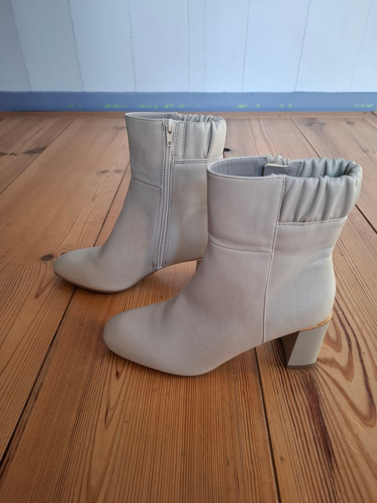 Off White "Graceland" dames enkellaarzen. Mt.40., Overige kleuren, Lage of Enkellaarzen, Ophalen of Verzenden, Zo goed als nieuw