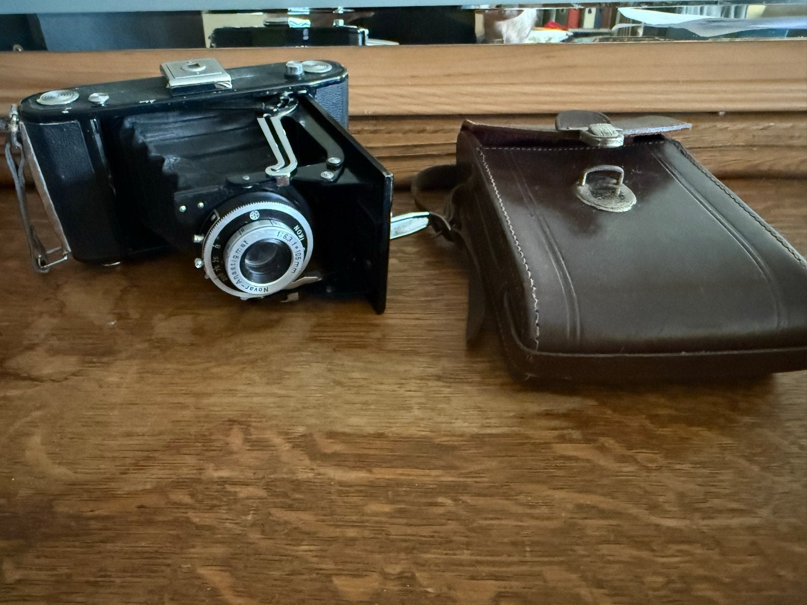 Vintage opvouwbare balgcamera met lederen tas, Ophalen of Verzenden, Gebruikt, Compact, Overige Merken