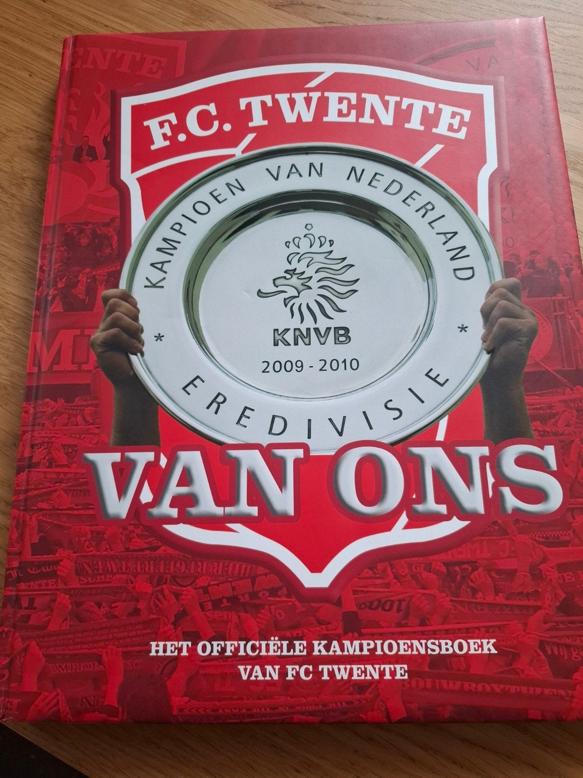 FC Twente Kampioensboek 2009-2010, Eddy van der Ley, Ophalen of Verzenden, Zo goed als nieuw, Balsport