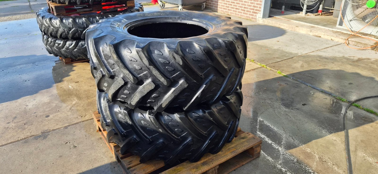 Klebér Fitker 420/70r24 banden, Ophalen