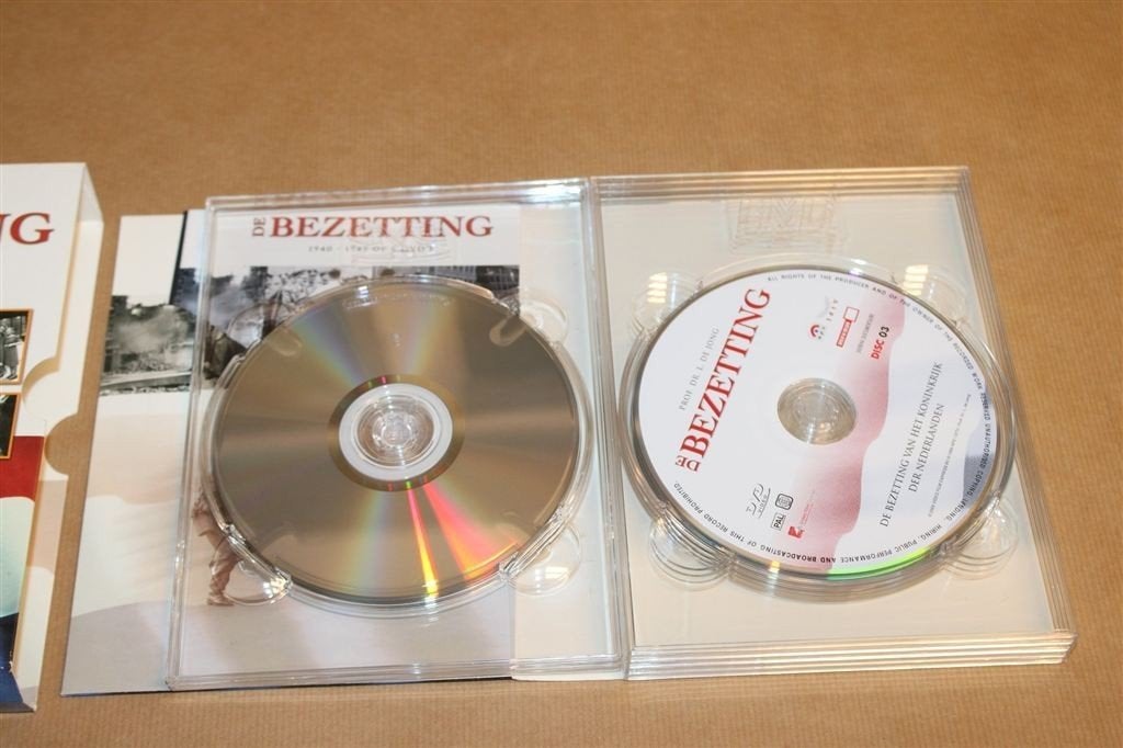 De Bezetting — L. de Jong, 6 DVD\'s WOII Nederland, Alle leeftijden, Ophalen of Verzenden, Gebruikt, Oorlog of Misdaad