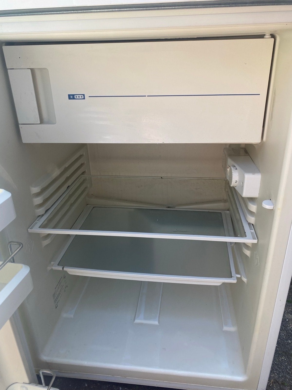 Groot tafelmodel Bosch koelkast met vriesvak, Gebruikt, 100 tot 150 liter, 45 tot 60 cm, Met vriesvak