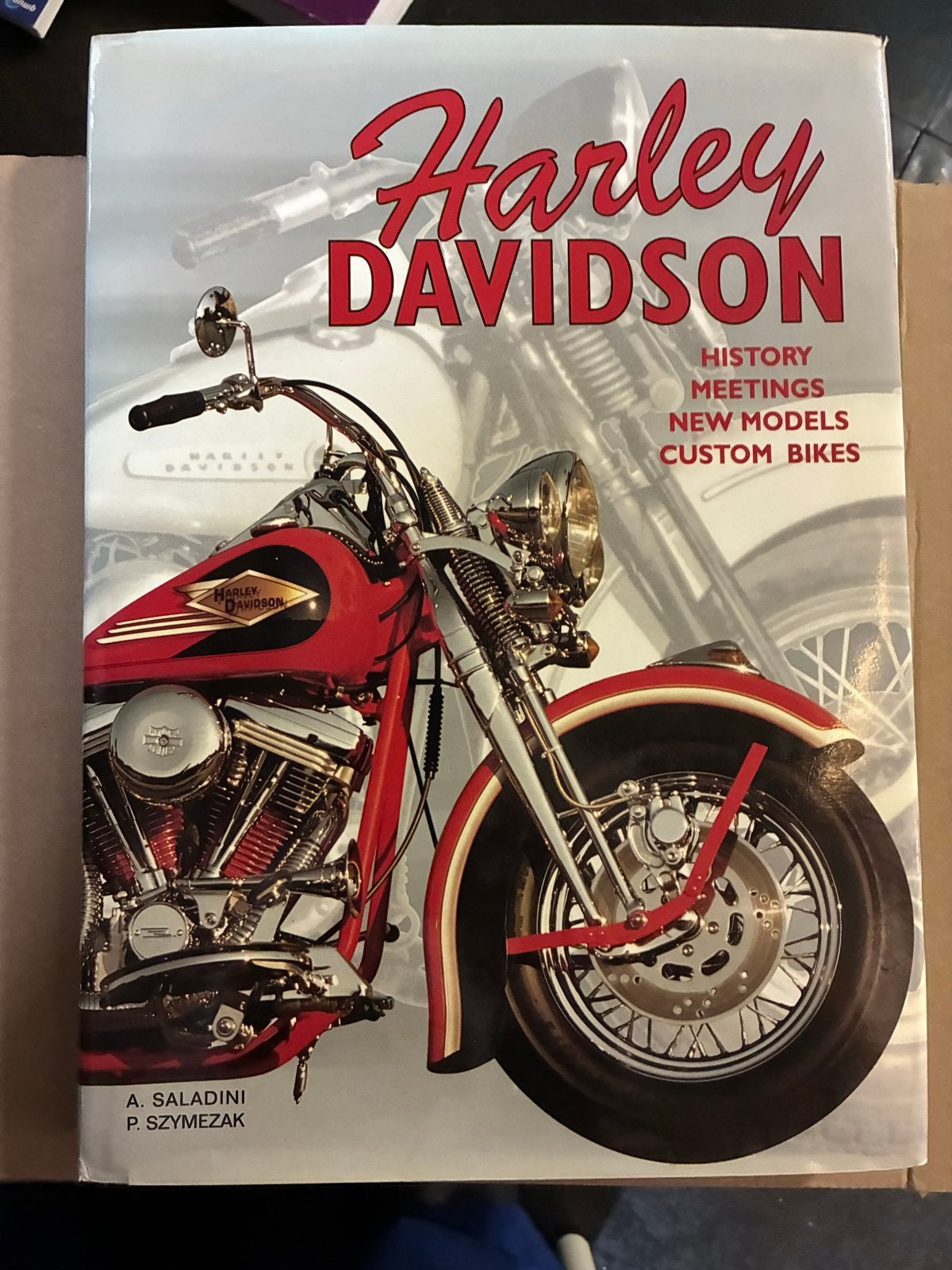 Harley Davidson: History, Meetings, New Models, Custom Bikes, Ophalen of Verzenden, Gelezen
