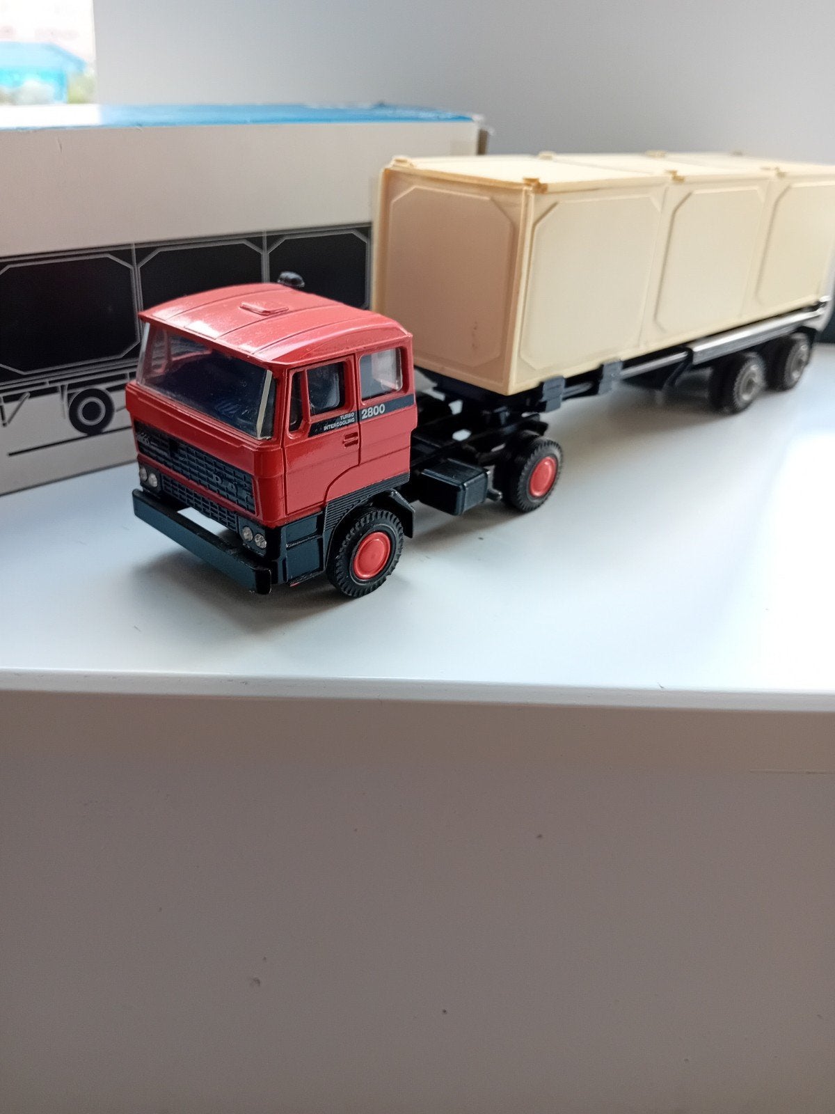 Daf 2800 trekker met container oplegger., Hobby en Vrije tijd, Modelauto's | 1:50, Ophalen of Verzenden, Zo goed als nieuw, Bus of Vrachtwagen