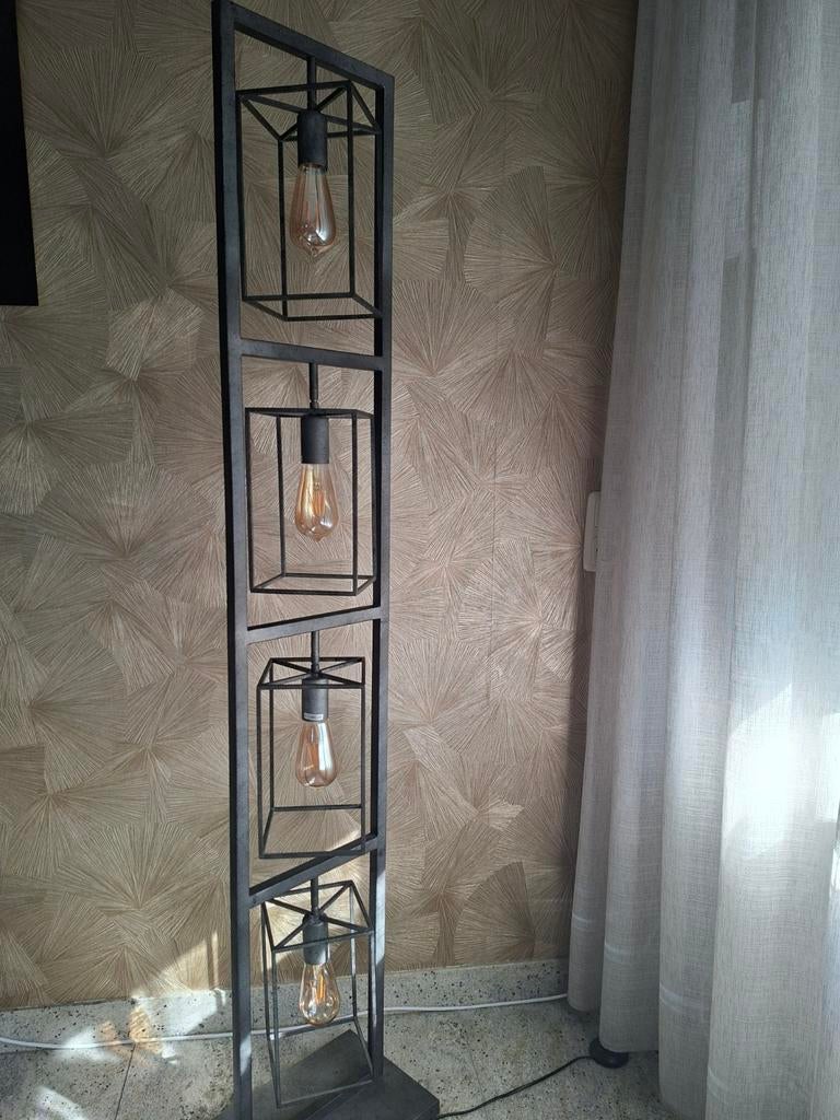 Vloerlamp cubic tower, Huis en Inrichting, Ophalen, Zo goed als nieuw, Metaal, 150 tot 200 cm