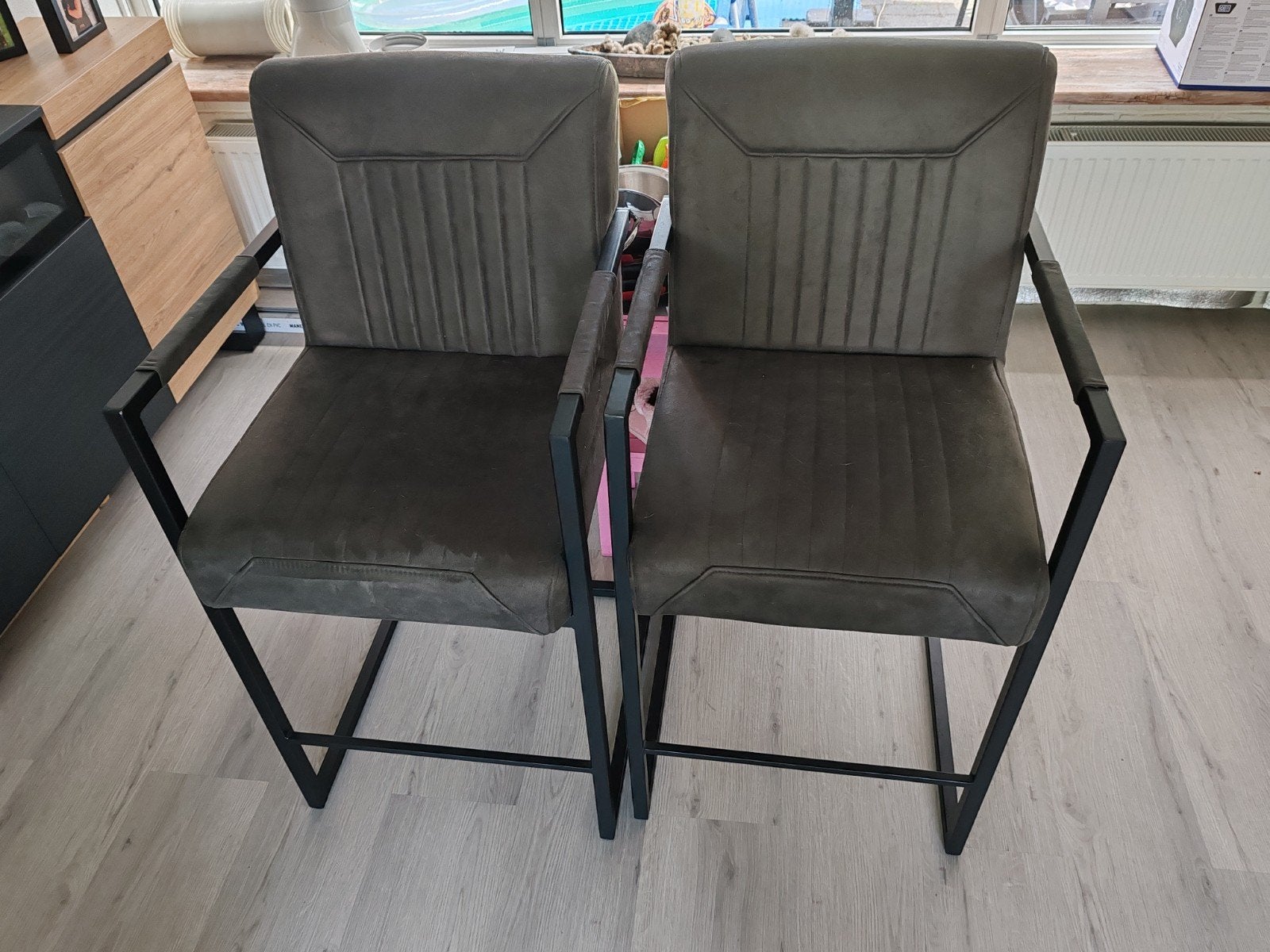 2 Leen Bakker Mats bartafel stoelen, Ophalen, Gebruikt, 90 cm of meer, Metaal