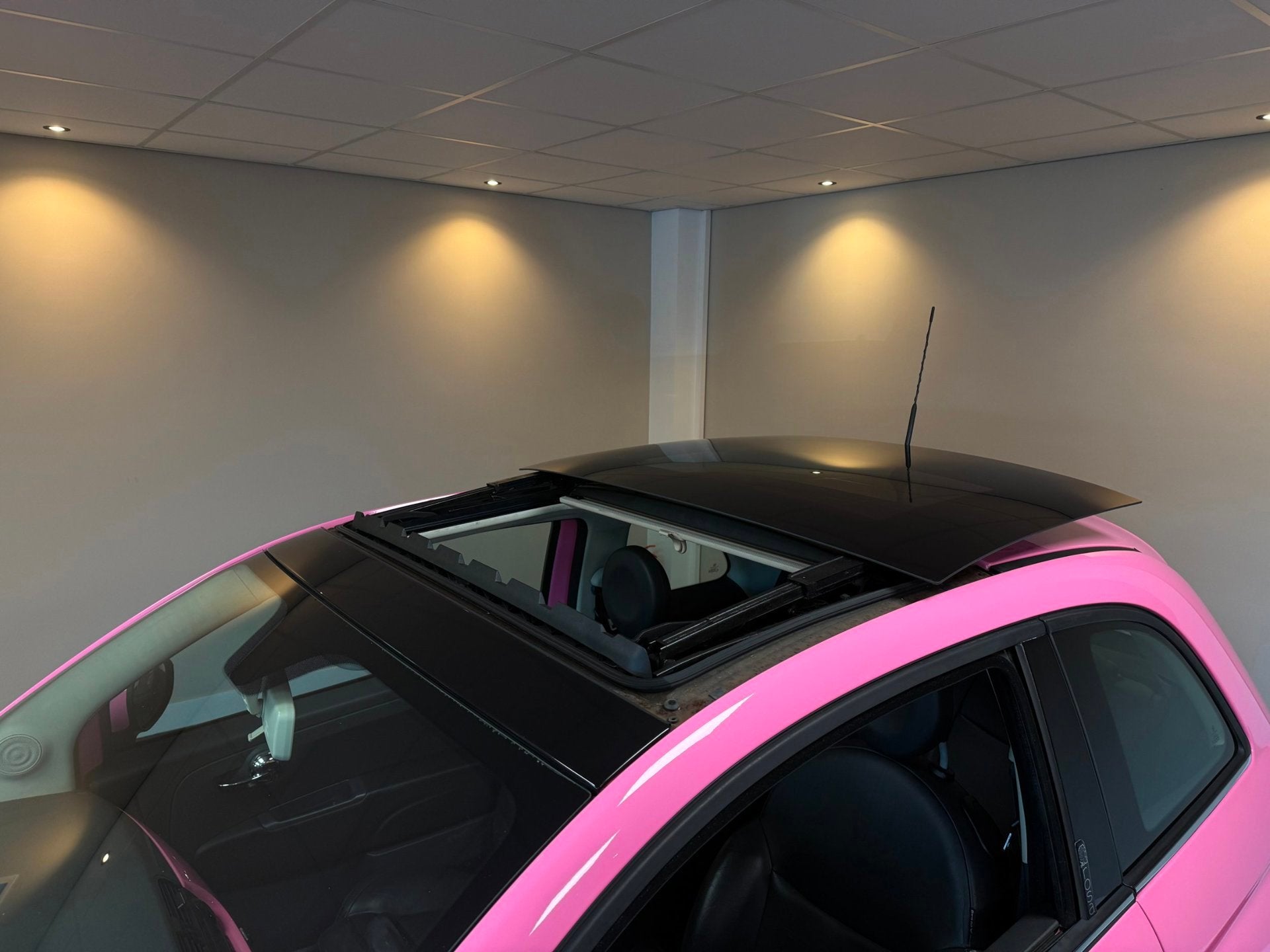 Fiat 500 1.2 Rosa *Special Edition Roze!* Automaat|Pano|Leer, Auto's, Fiat, Euro 5, Gebruikt, 1242 cc, Bedrijf