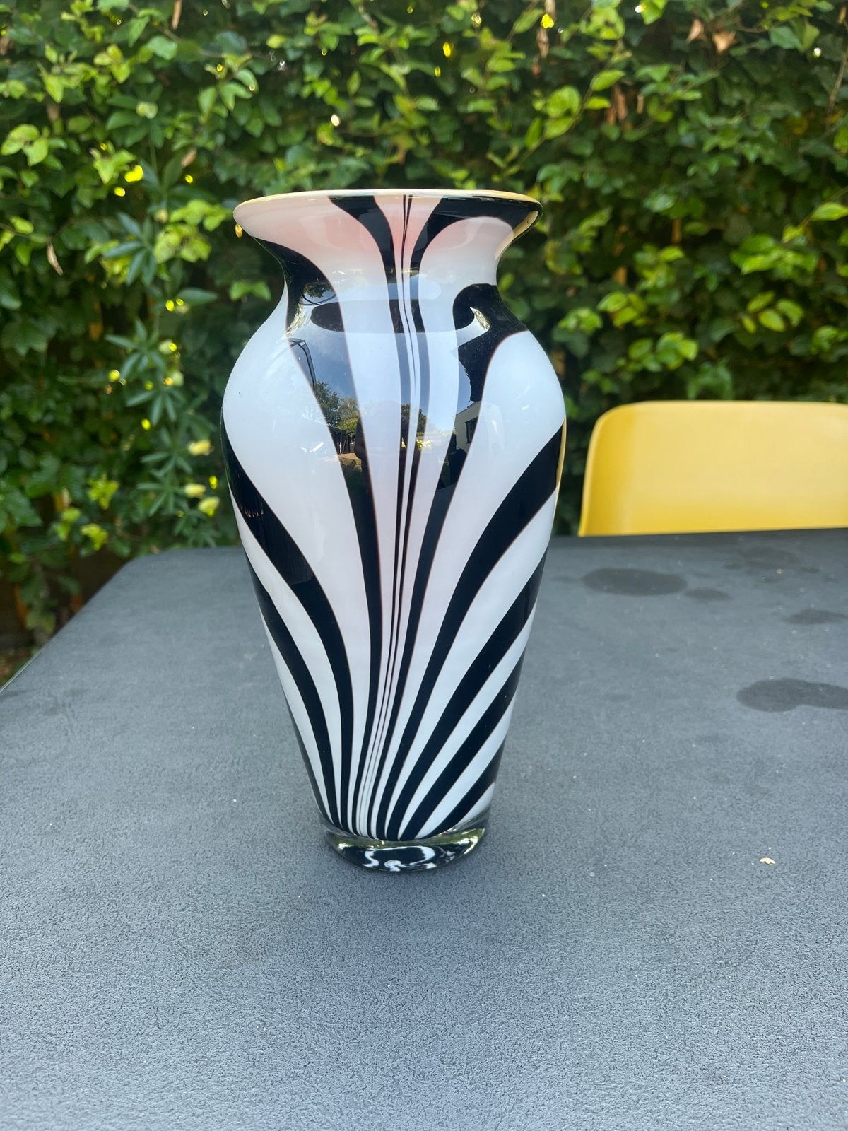 Mondgeblazen Zwart-witte zebra glazen vaas., Huis en Inrichting, Woonaccessoires | Vazen, Ophalen of Verzenden, Zwart