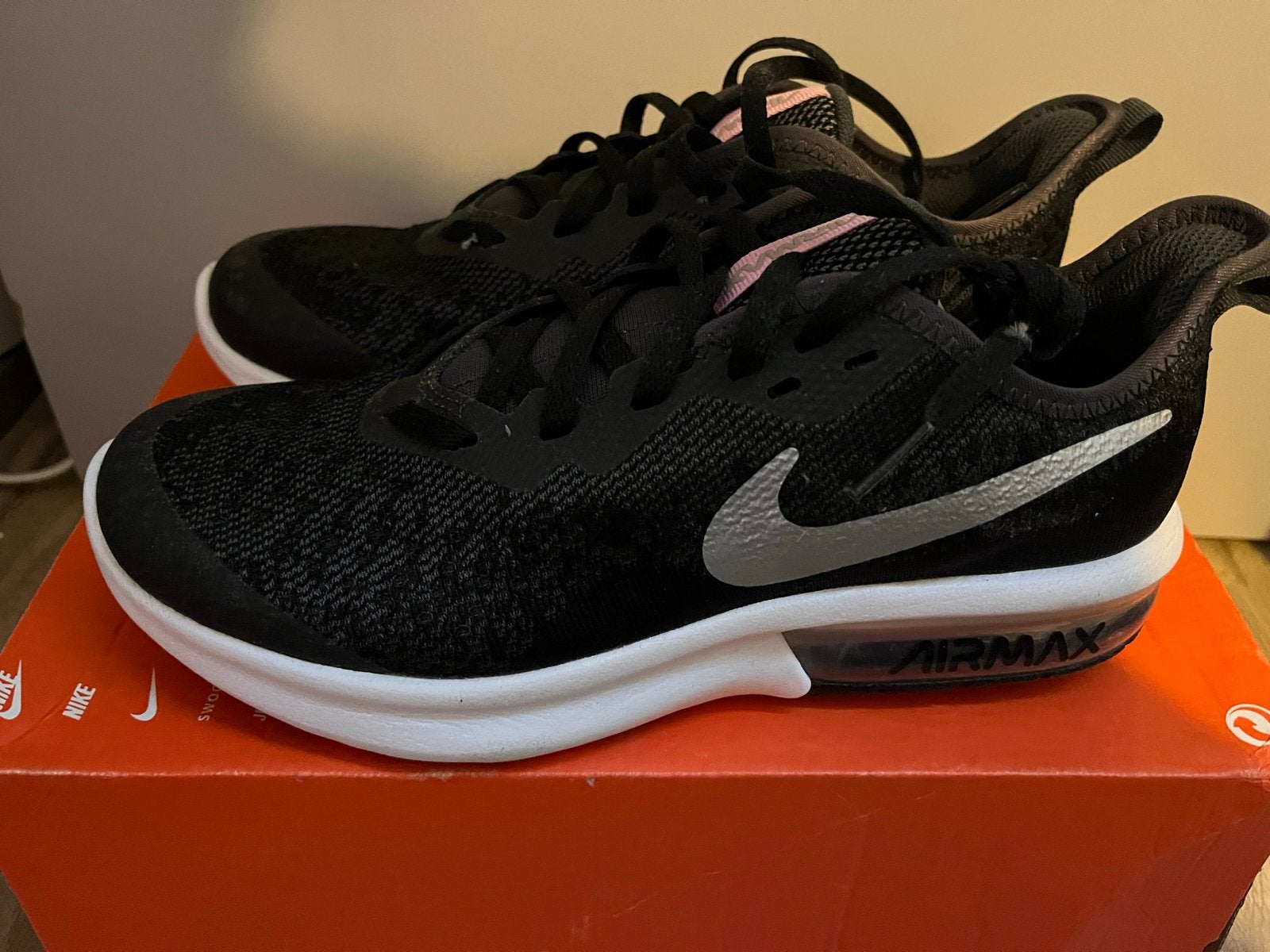 Nike Air Max Sequent 4 Sportschoenen - Maat 38.5, Ophalen of Verzenden, Zo goed als nieuw, Sportschoenen, Zwart
