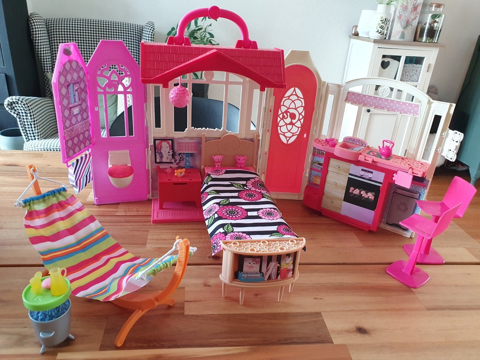 Barbie Droomhuis Draagbaar Poppenhuis, Kinderen en Baby's, Ophalen of Verzenden, Zo goed als nieuw, Poppenhuis