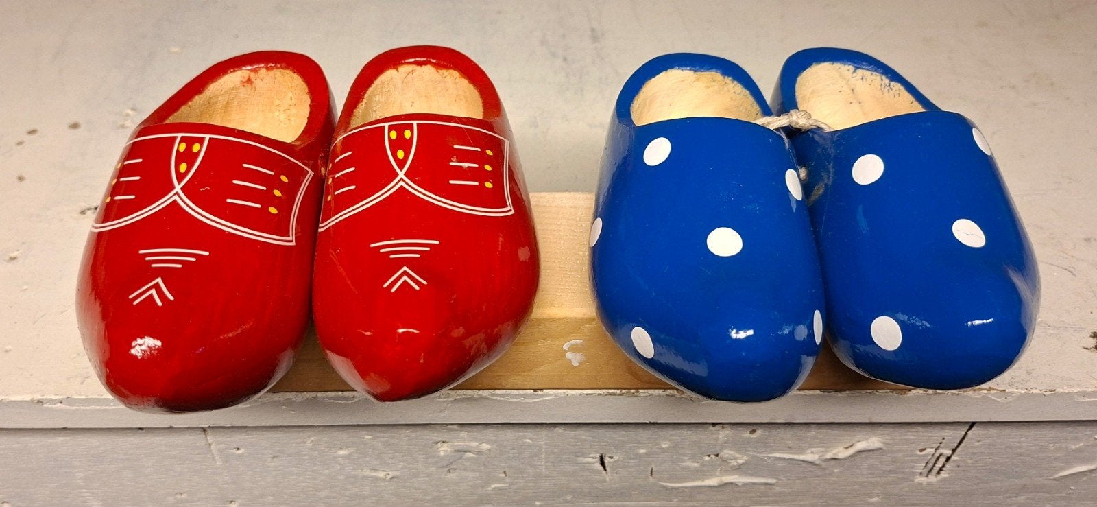NIEUWE klompjes - Rood en Blauw (2 paar), Ophalen of Verzenden, Gebruikt
