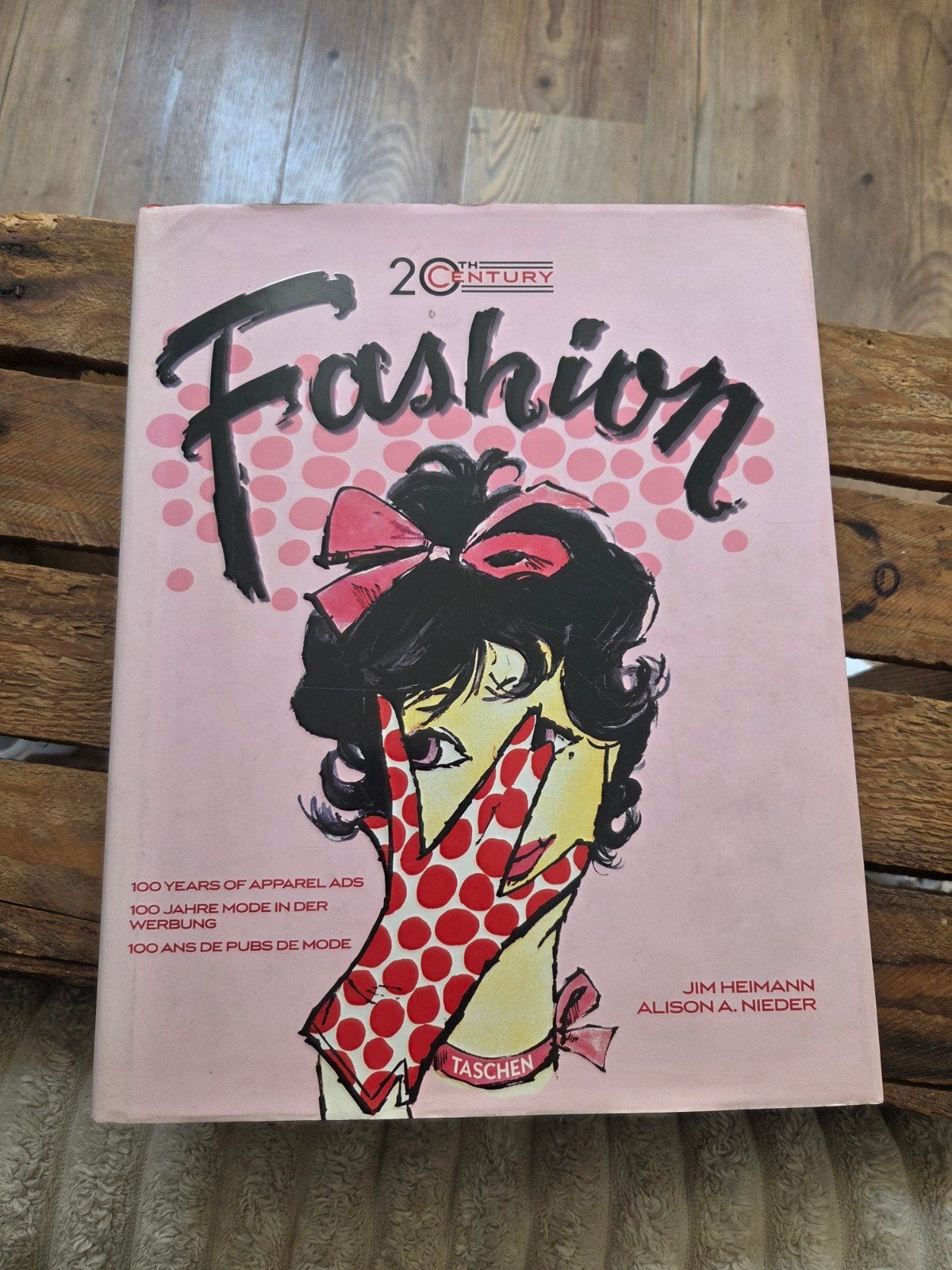 20th Century Fashion: 100 jaar mode in de reclame, Ophalen of Verzenden, Zo goed als nieuw, Mode algemeen, Jim Heimann, Alison A. Nieder