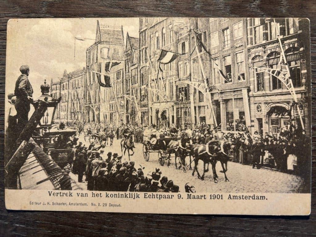 Ansichtkaart Amsterdam - Koninklijk paar 9 maart 1901, Verzamelen, Ophalen of Verzenden, Gebruikt, Nederland, Kaart, Foto of Prent
