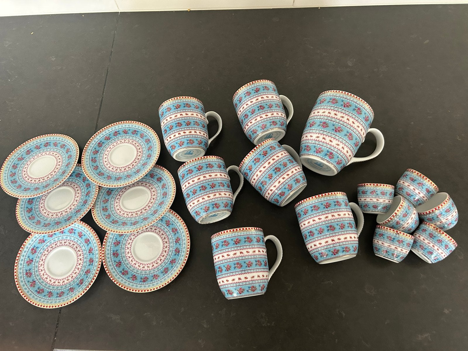 Pip Studio servies: 6 mokken en 6 kop-en-schotels, Pip Studio, Ophalen of Verzenden, Zo goed als nieuw, Overige stijlen