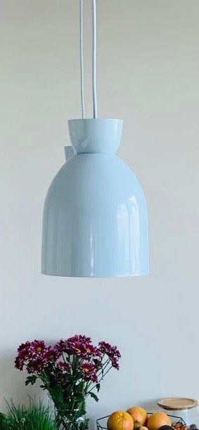 Twee lichtblauwe hanglampen, Ophalen, Zo goed als nieuw