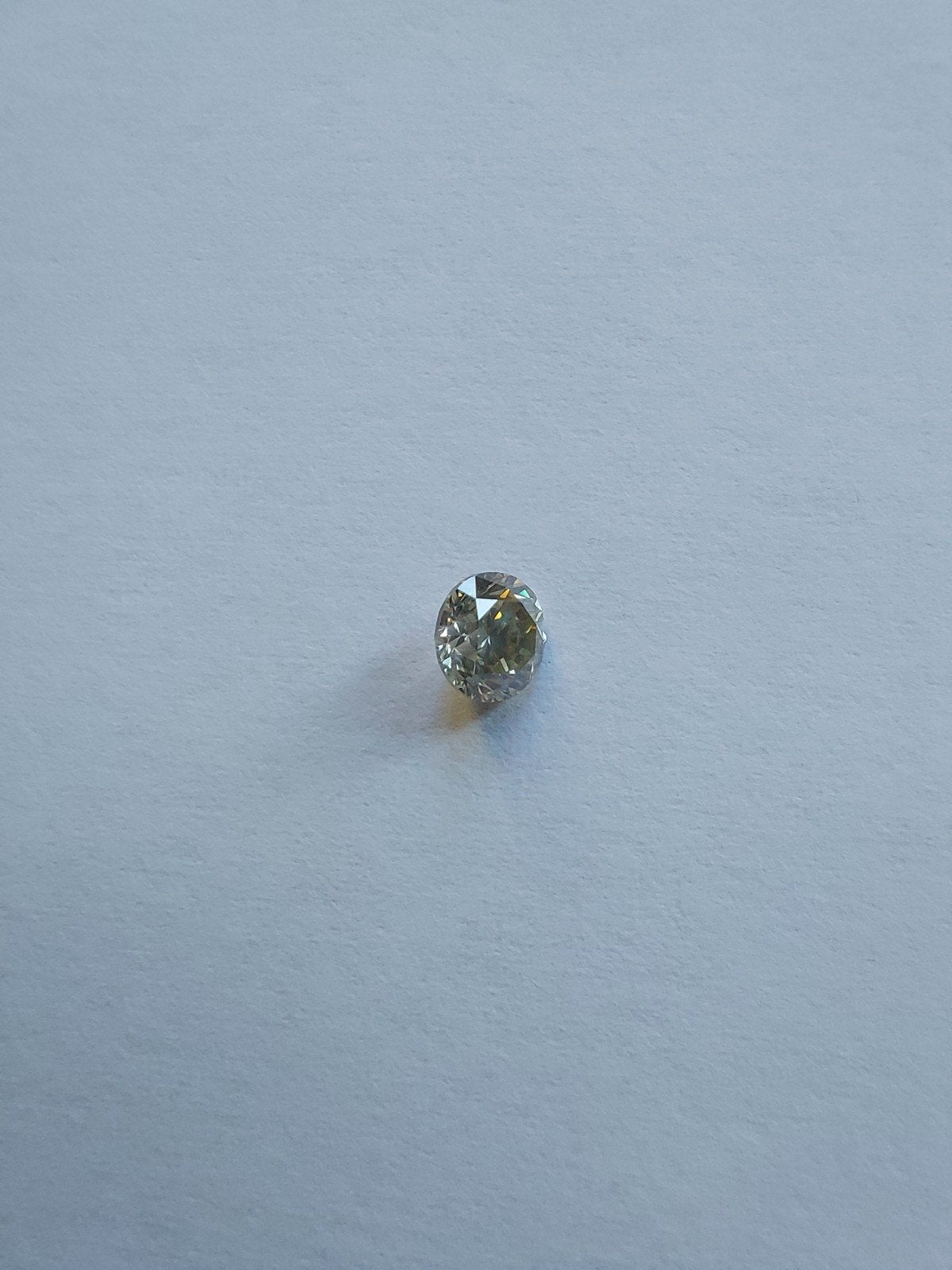 Natuurlijke Diamant 0.45ct Licht Geelachtig Grijs AIG Cert, Ophalen of Verzenden, Nieuw