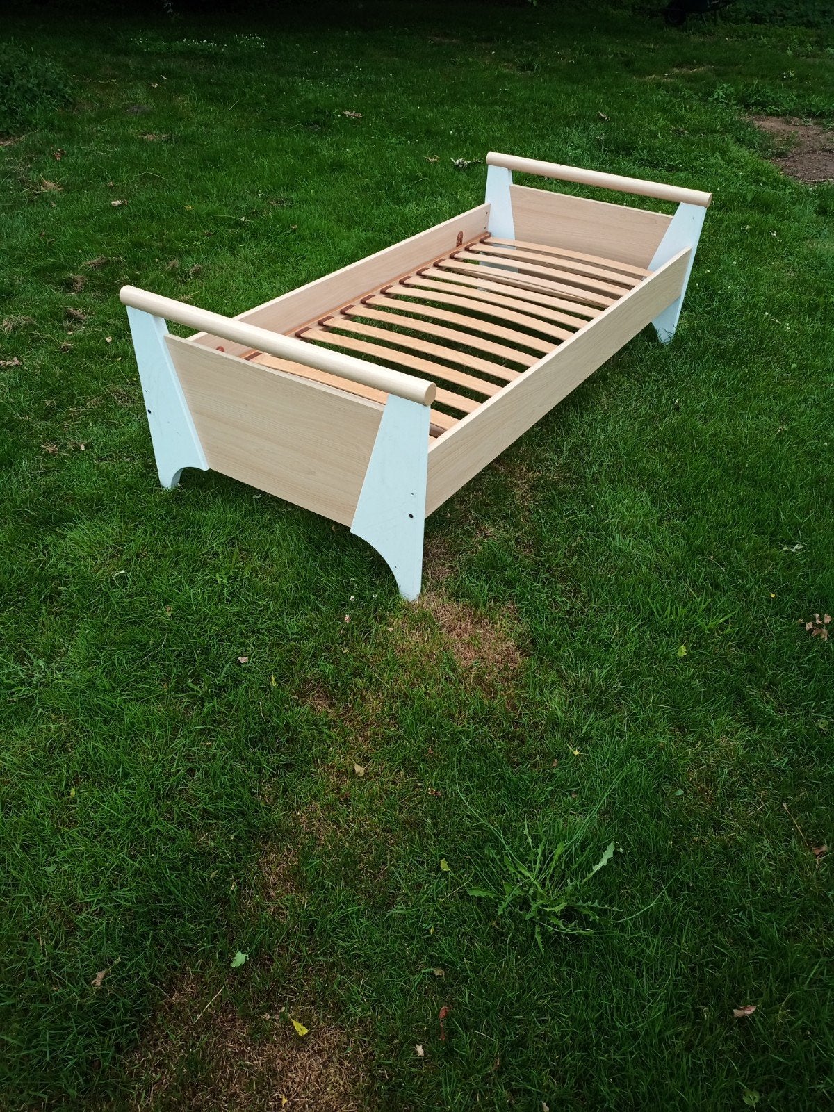 Een persoons bed, Huis en Inrichting, Slaapkamer | Bedden, Gebruikt, 90 cm, Eenpersoons, Wit