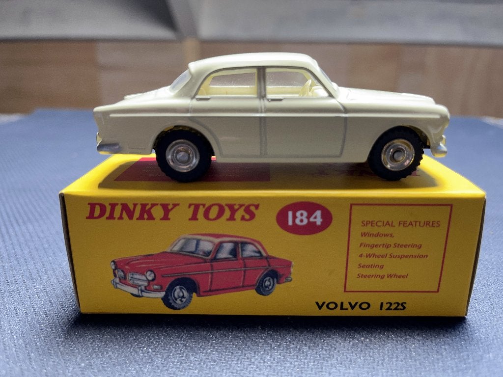 Dinky Toys 184 Volvo 122S Amazon crème 1:43, Ophalen of Verzenden, Zo goed als nieuw, Auto, Dinky Toys