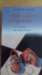 1) Met vallen en opstaan, Ophalen of Verzenden, Zo goed als nieuw, Troost, Christendom | Katholiek