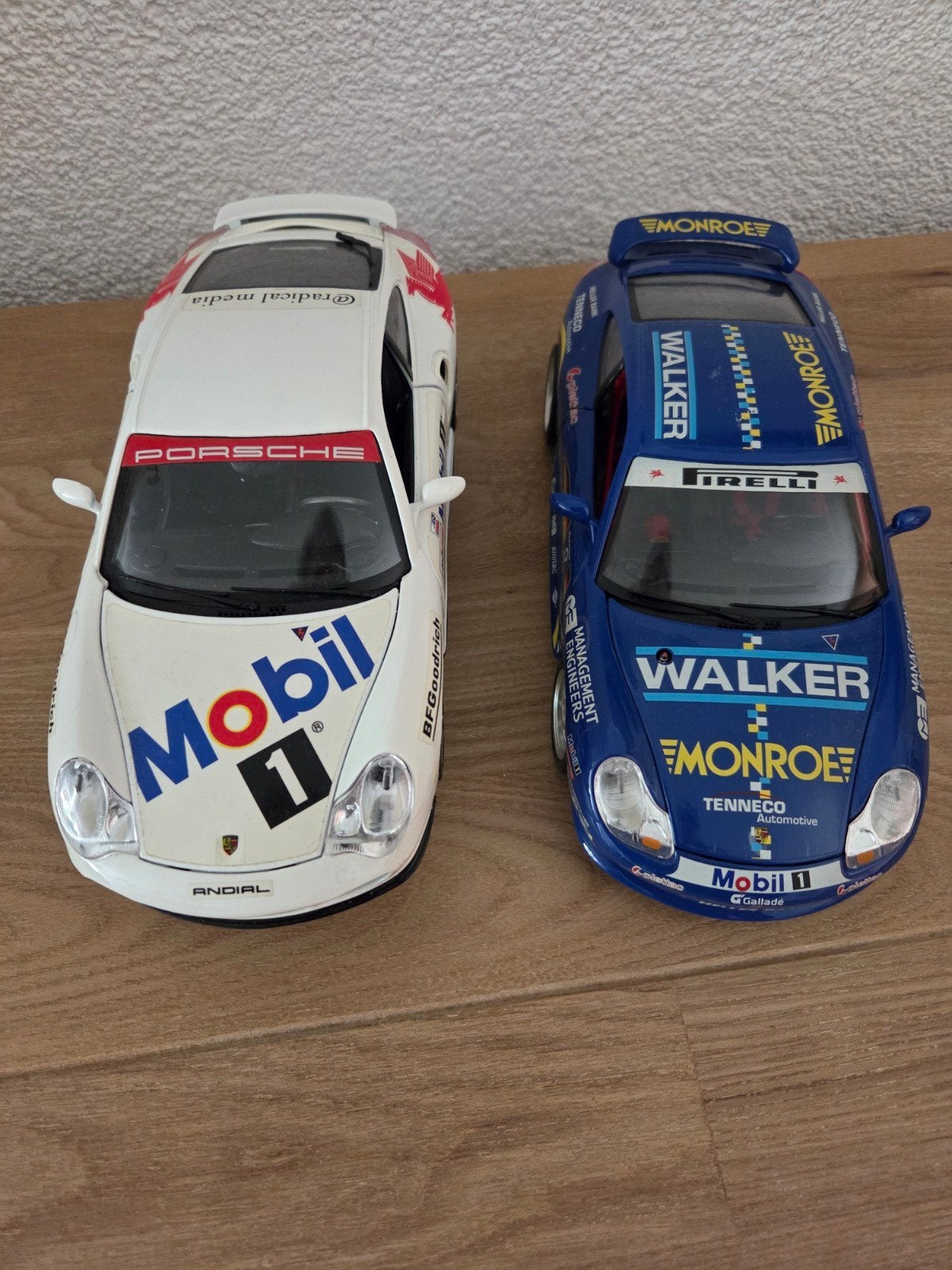 Set van 2 raceauto modelauto's: Porsche en Walker, Hobby en Vrije tijd, Gebruikt, Auto, 1:32 tot 1:50, Ophalen
