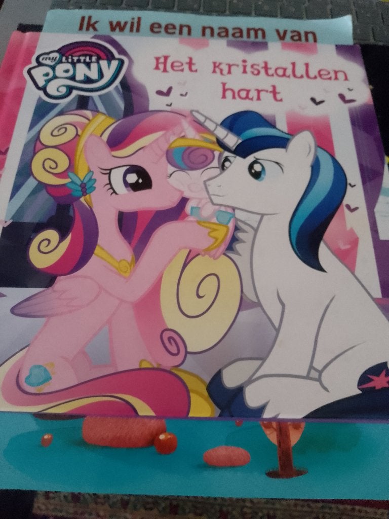 boek het kristallen hart   my little pony, Boeken, Ophalen of Verzenden, Zo goed als nieuw, Fictie algemeen