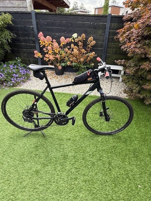 Stevens Urban X Cross 6X HT Gen 2 Stealth Black 55, 28 inch, Zo goed als nieuw, 15 tot 20 versnellingen, Schijfrem