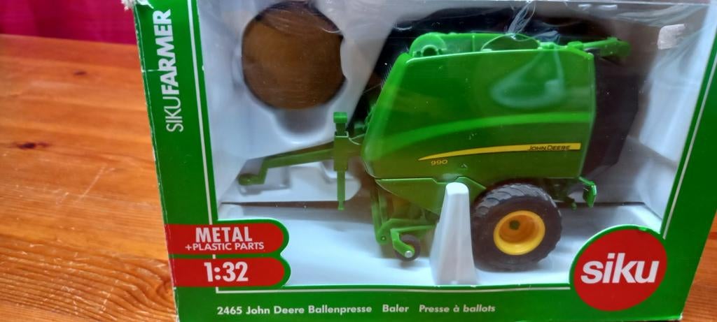 Siku Farmer John Deere 990 Balenpers 1:32, 1:32 tot 1:50, Overige typen, Nieuw, Ophalen