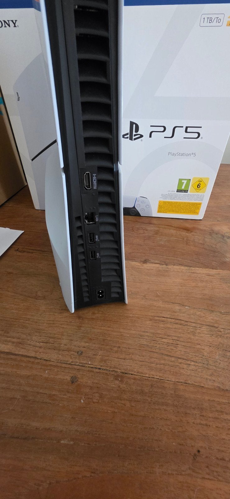 Foto 6 van PS5 Slim Disc Edition 1TB - Zo goed als nieuw