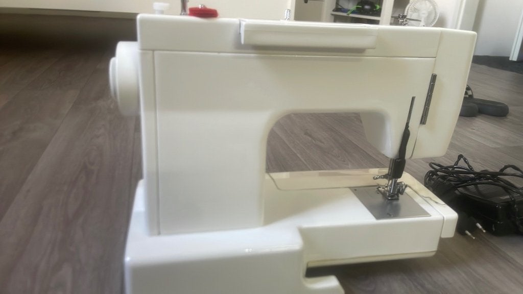 Naaimachine werkt goed €30, Victoria, Ophalen, Zo goed als nieuw