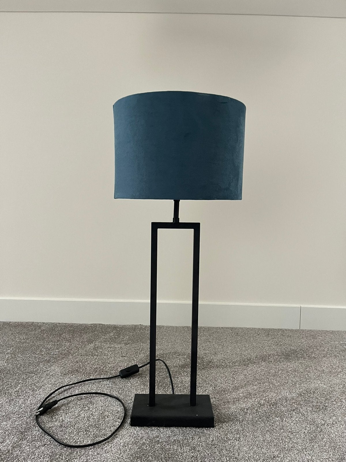 Staande lamp met blauwe, fluwelen kap, Huis en Inrichting, Lampen | Tafellampen, Overige stijlen, Met schakelaar, Ophalen, Blauw