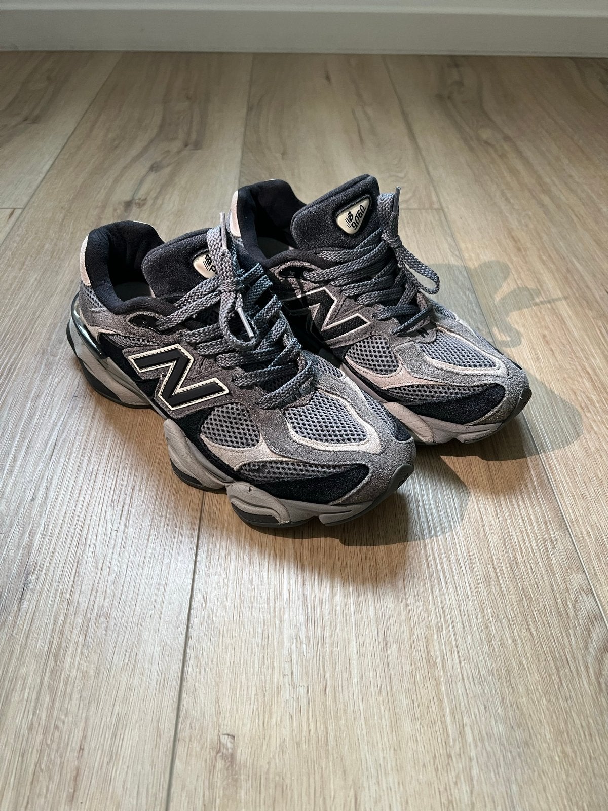 New Balance 9060 sneakers - Maat 41,5 - Goede staat, Kleding | Heren, Schoenen, Ophalen of Verzenden, Zo goed als nieuw, Sneakers of Gympen