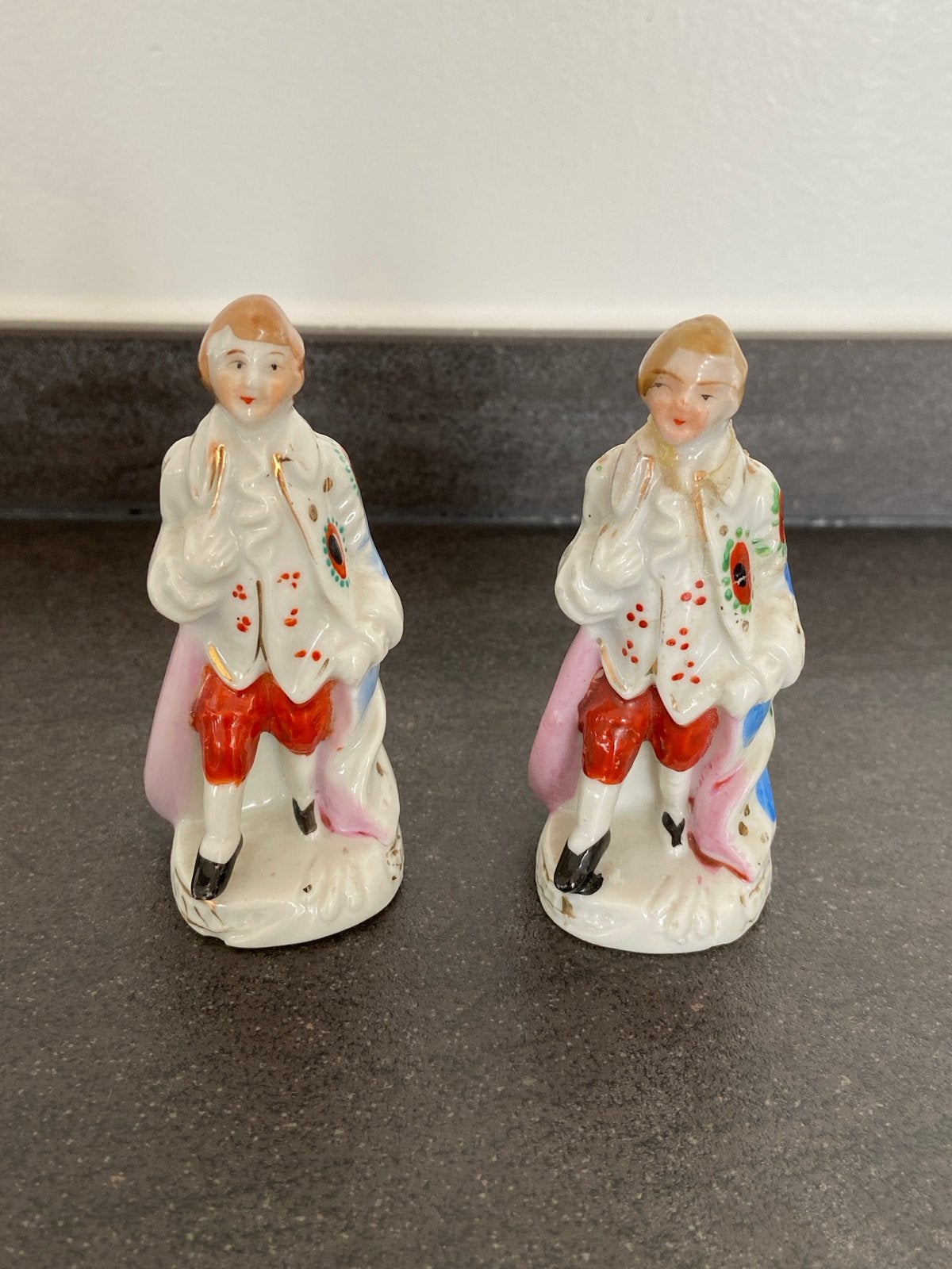 Set van 2 porseleinen beeldjes, 8,5 cm hoog, Ophalen of Verzenden