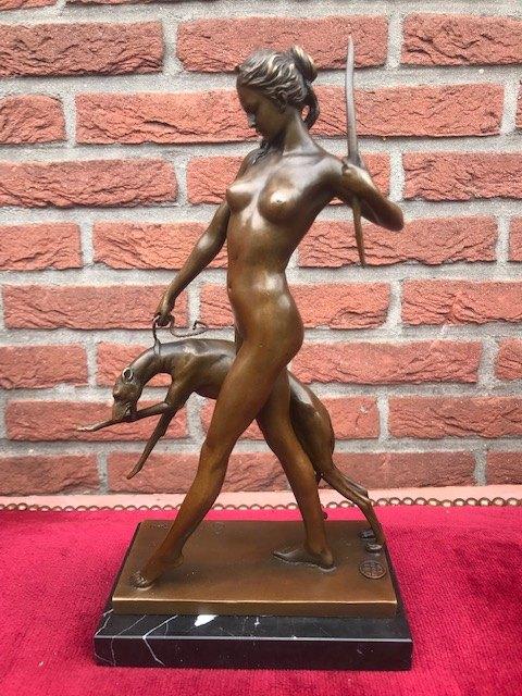 bronzen topbeeld, Diana, met haar hazewindhond, Ophalen of Verzenden, Brons