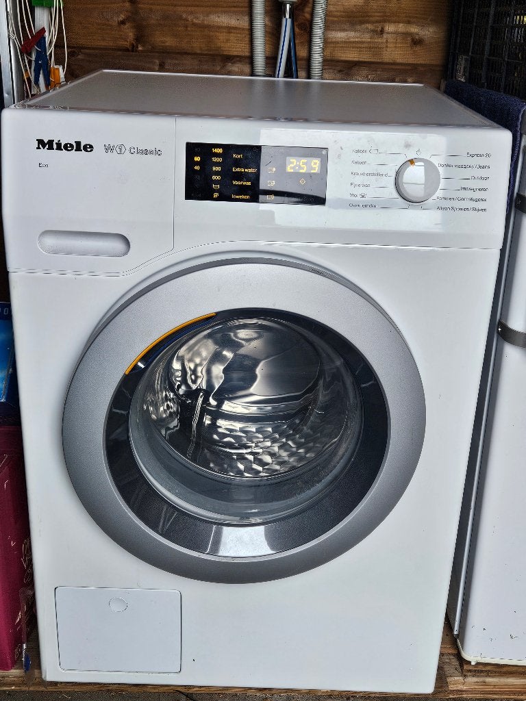 Miele W1 Classic Wasmachine, Witgoed en Apparatuur, Wasmachines, Ophalen, Zo goed als nieuw, Voorlader, Energieklasse A of zuiniger