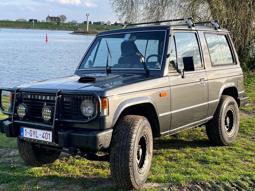 Pajero l040 serie 1 terreinwagen, Auto's, Grijs, Particulier, SUV of Terreinwagen, Zilver of Grijs