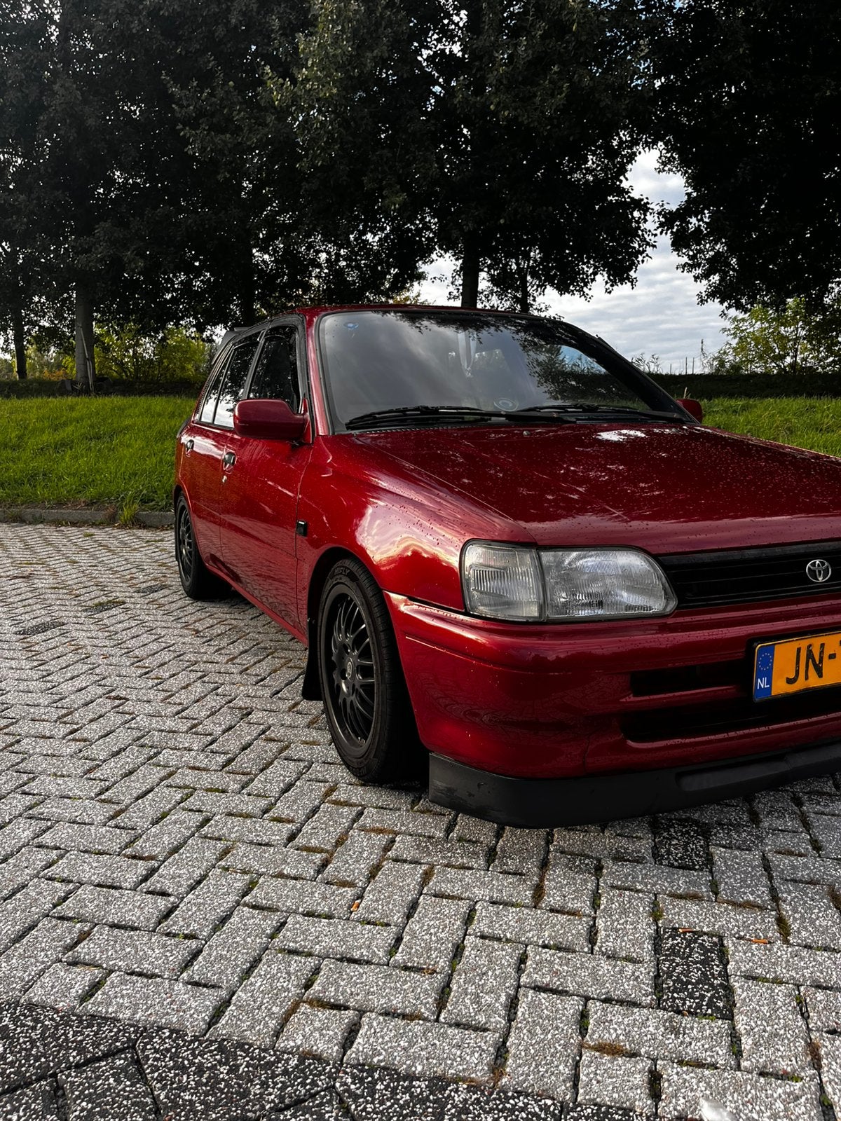 Toyota Starlet 1.3 XLI 12V E2 1994 Rood, Stof, 74 pk, 4 cilinders, Origineel Nederlands