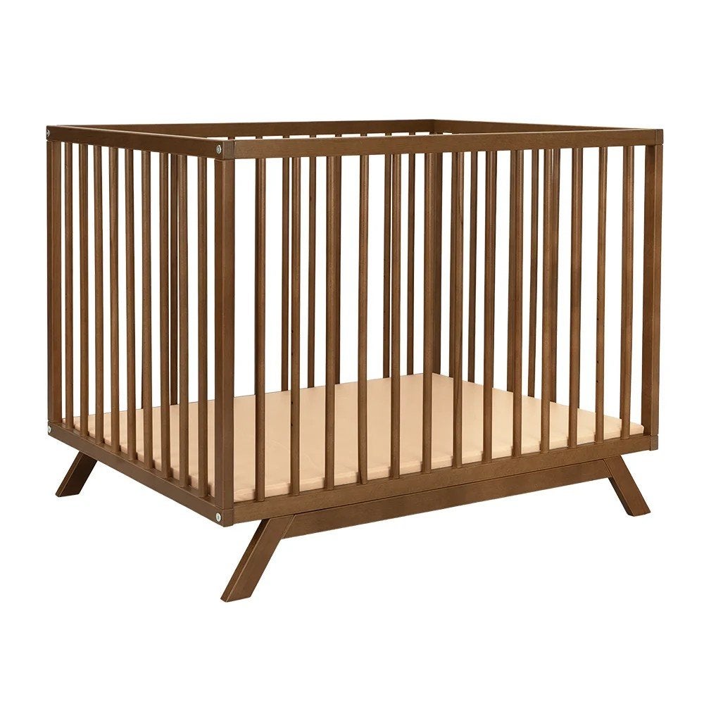 Box walnoot incl matras, hoeslaken en boxkleed, Ophalen, Zo goed als nieuw, Rechthoekig, Boxkleed