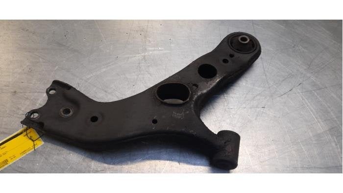 Draagarm links-voor van een Toyota Rav-4, Gebruikt, -, -, Ophalen of Verzenden