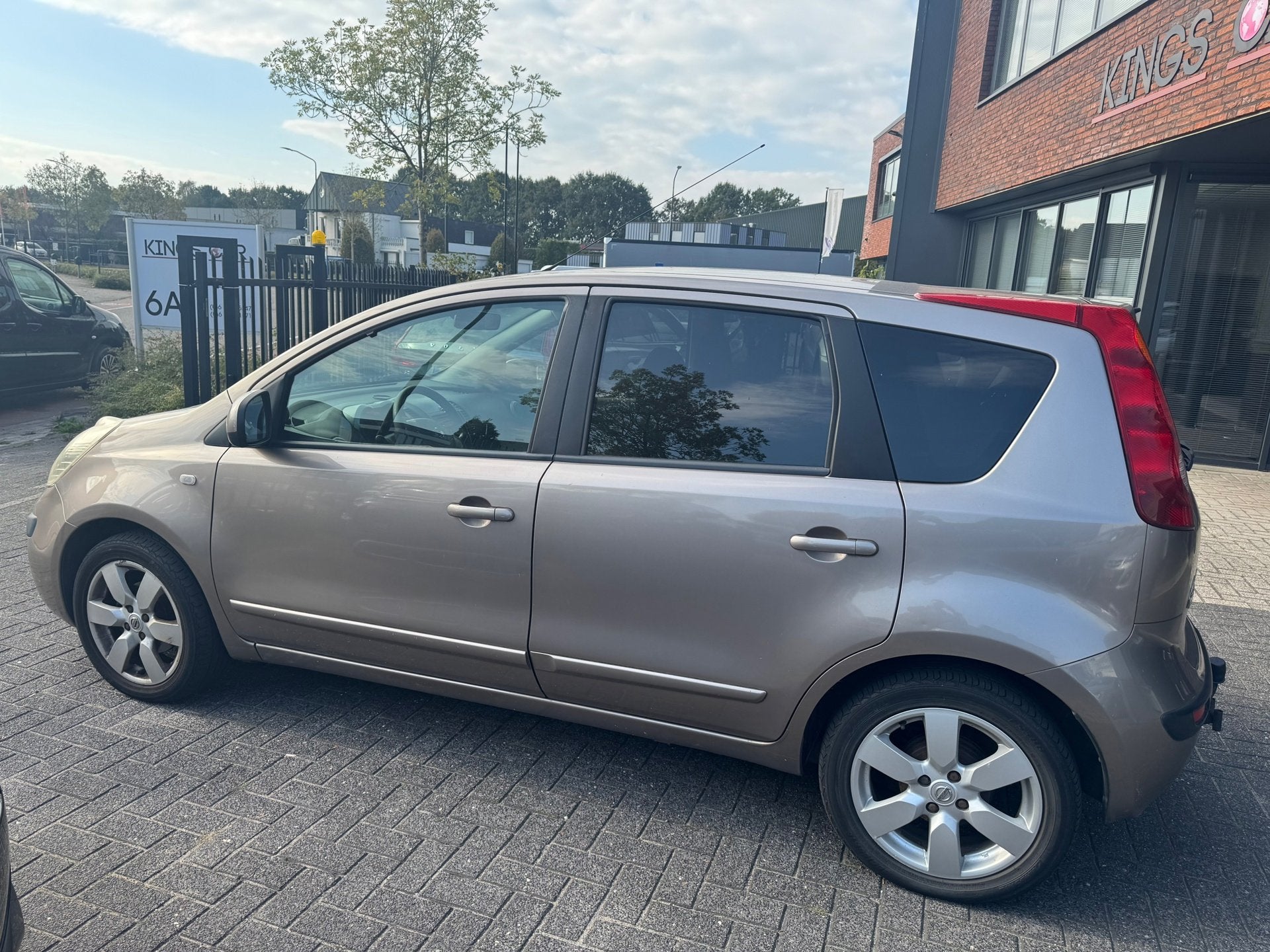 Nissan Note 1.4 First Note CLIMA TREKHAAK PDC NIEUWE APK ORI, Voorwielaandrijving, 4 cilinders, Bruin, Origineel Nederlands