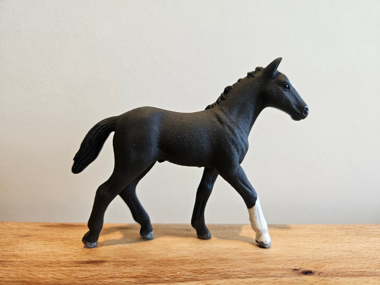 Schleich tijdschrift Hannoveraan veulen 82957, Ophalen of Verzenden, Zo goed als nieuw, Paard, Beeldje of Figuurtje