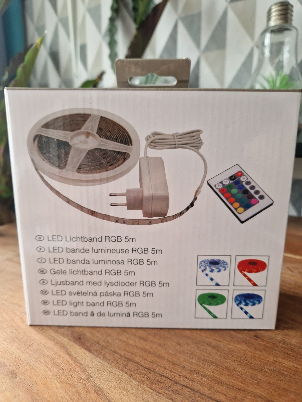 RGB LED Lichtstrip 5m met Afstandsbediening en 150 LED's, Ophalen of Verzenden, Nieuw, RGB Verlichting