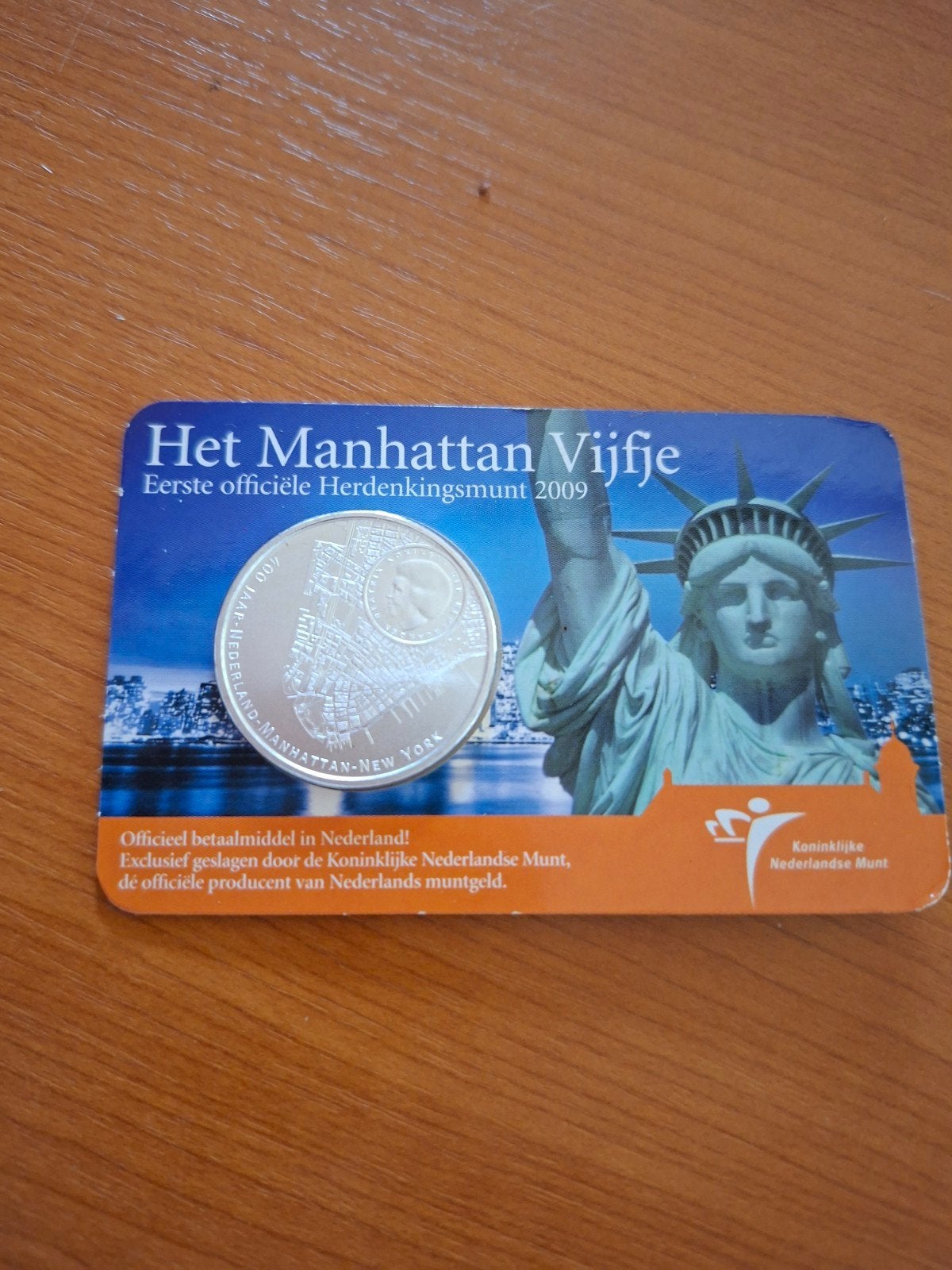 Het Manhattan Vijfje - Eerste officiële Herdenkingsmunt 2009, Postzegels en Munten, Ophalen of Verzenden