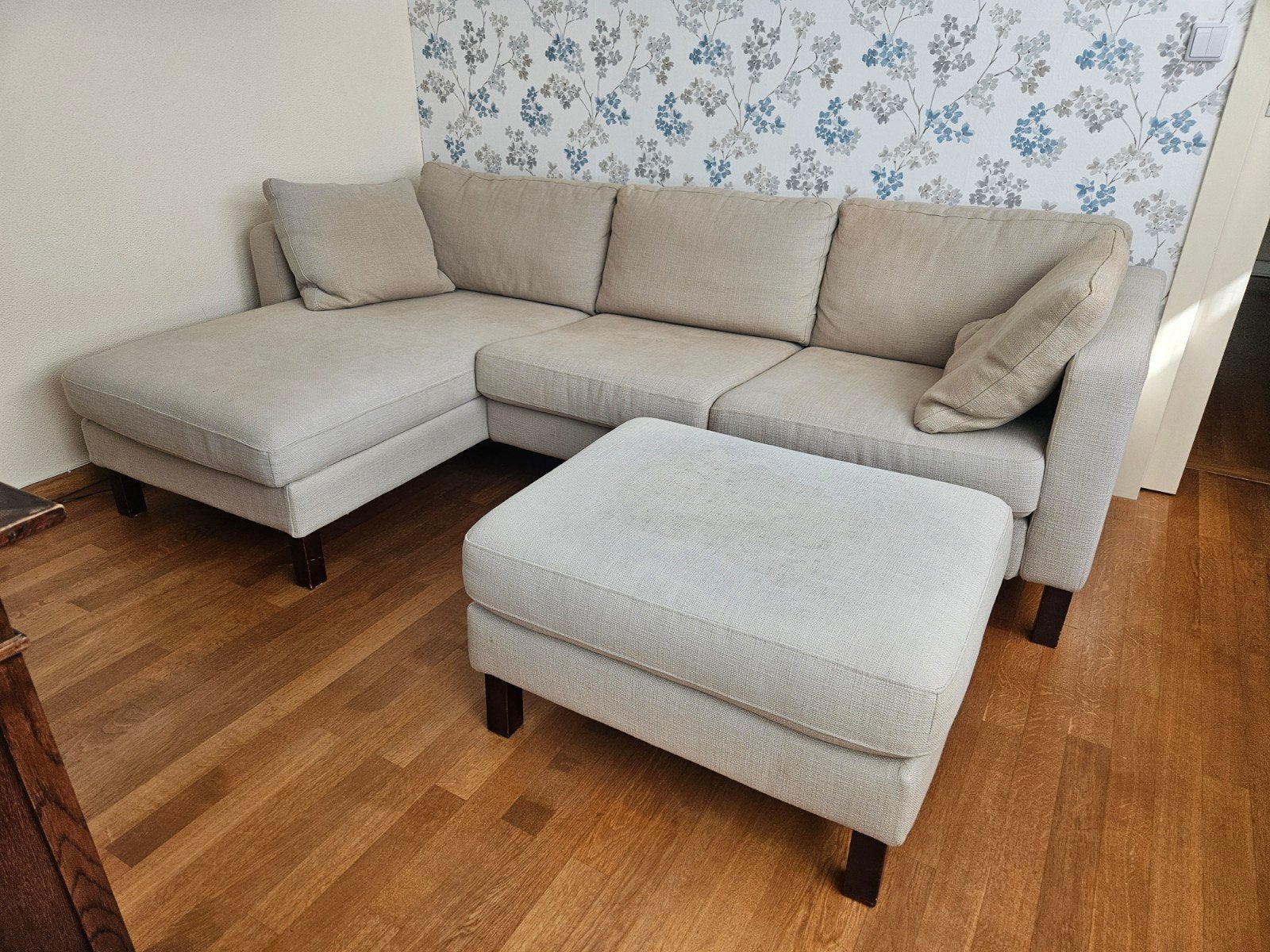 Ikea hoekbank met poef - Beige, Gebruikt, Huis en Inrichting, Banken | Bankstellen, Ophalen, Gebruikt, Hoekbank, 200 tot 250 cm
