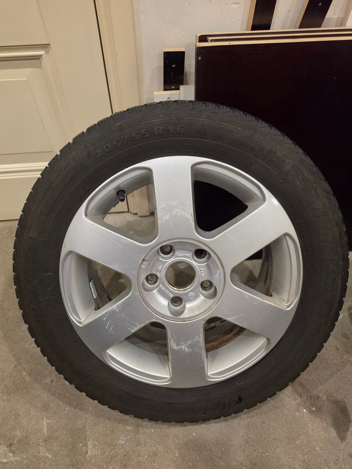 velg met winterband 205/55 R16 Michelin, Ophalen of Verzenden, Gebruikt